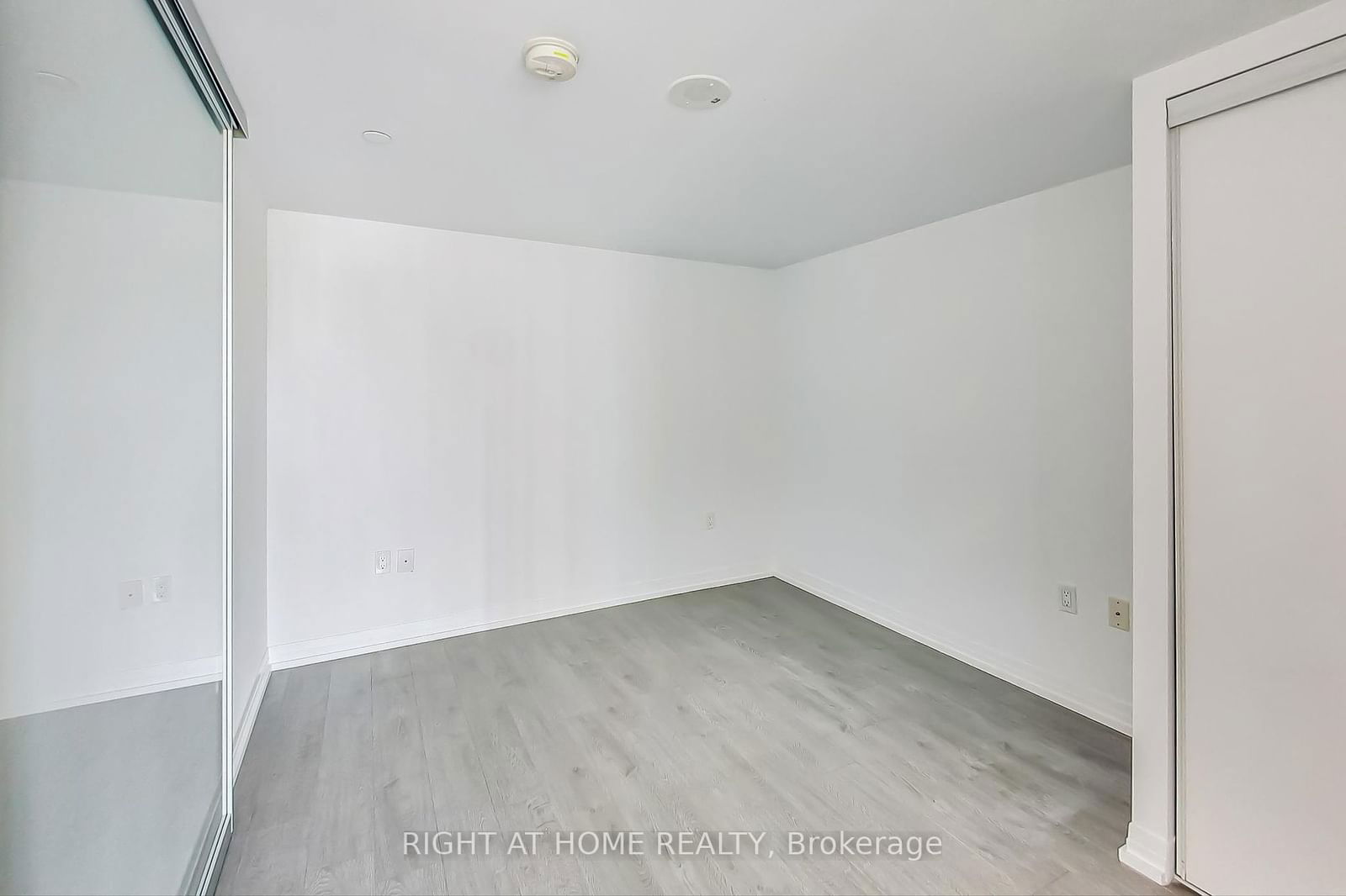 251 Jarvis St, unit 614 for sale - image #13