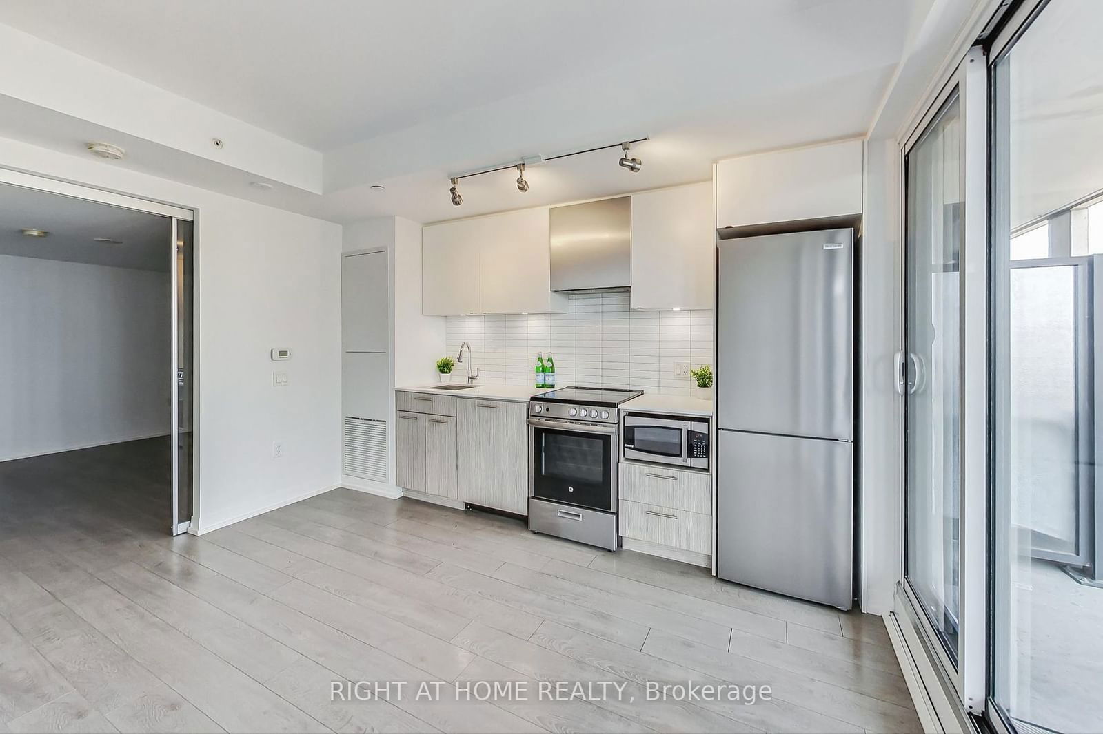 251 Jarvis St, unit 614 for sale - image #8