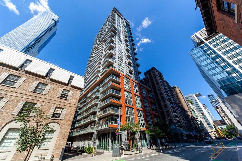 126 Simcoe St, unit 806 for sale - image #1