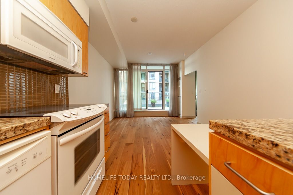 126 Simcoe St, unit 806 for sale - image #16