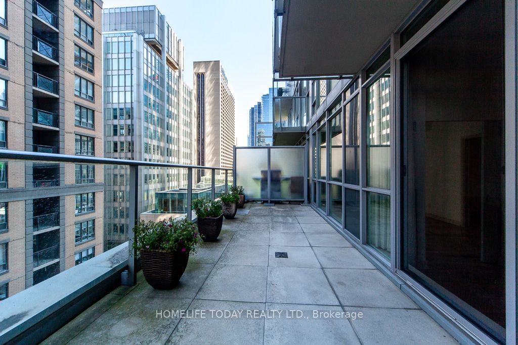 126 Simcoe St, unit 806 for sale - image #30