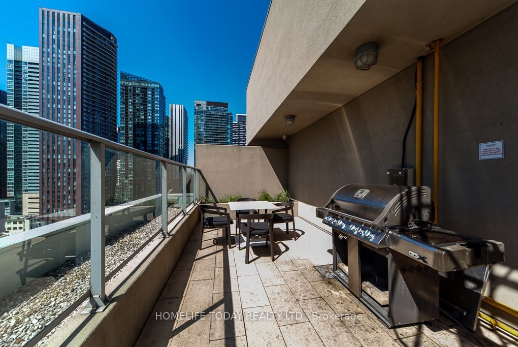 126 Simcoe St, unit 806 for sale - image #37