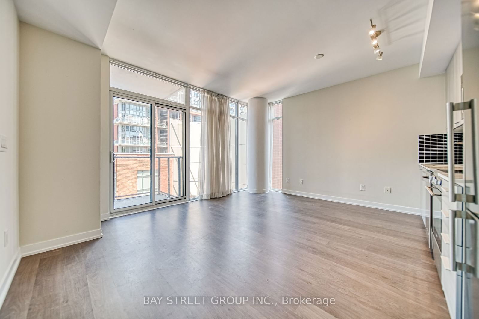 105 George St, unit 404 for sale - image #9