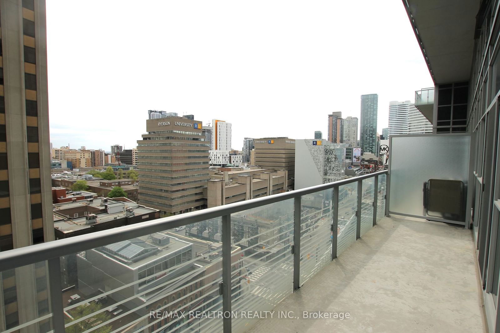 386 Yonge St, unit 903 for sale - image #10