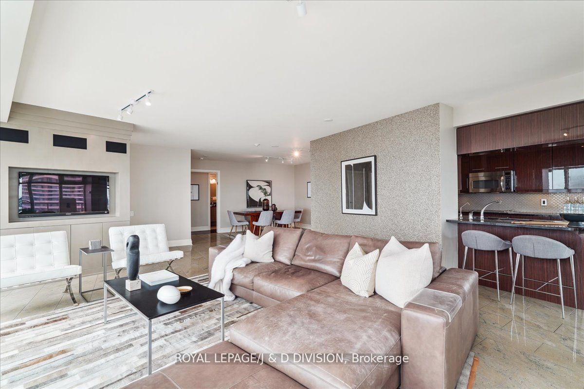 2181 Yonge St, unit 3402 for sale - image #15