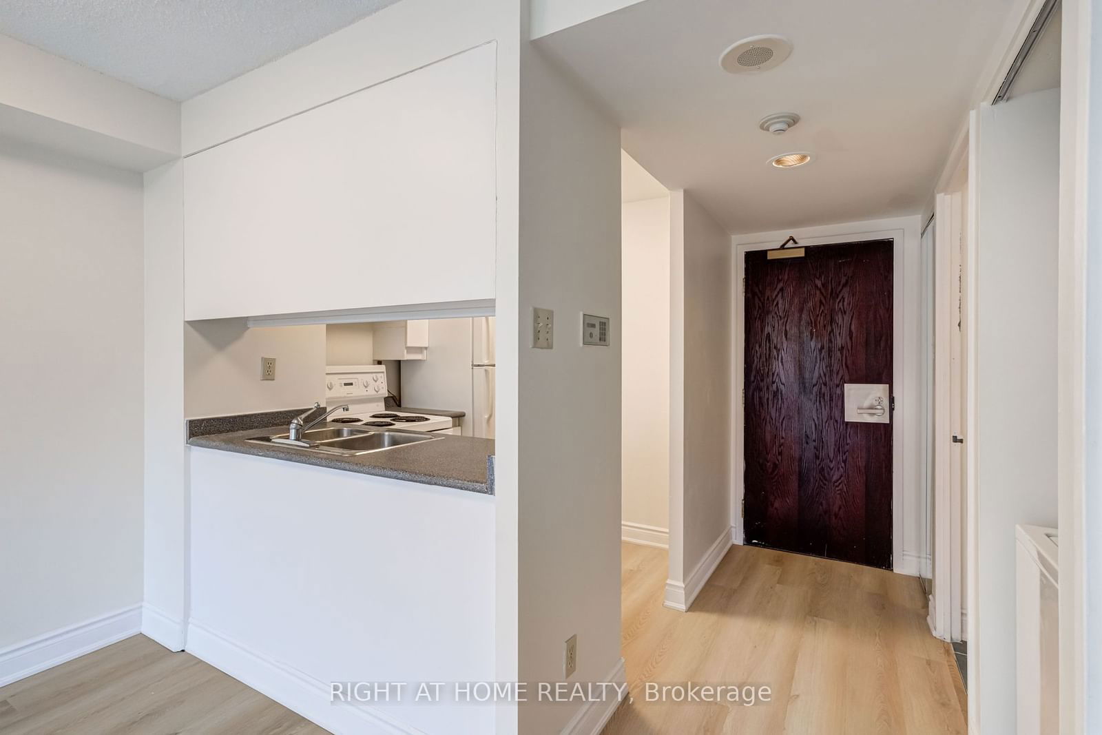 736 Bay St, unit 506 for sale - image #15