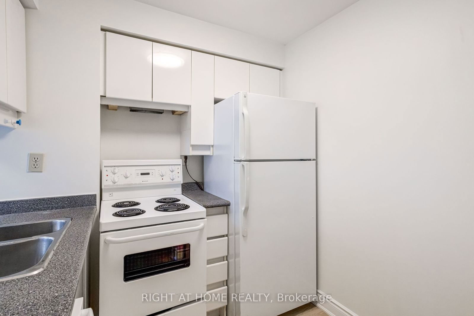 736 Bay St, unit 506 for sale - image #16