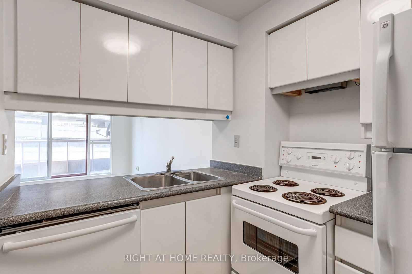 736 Bay St, unit 506 for sale - image #19