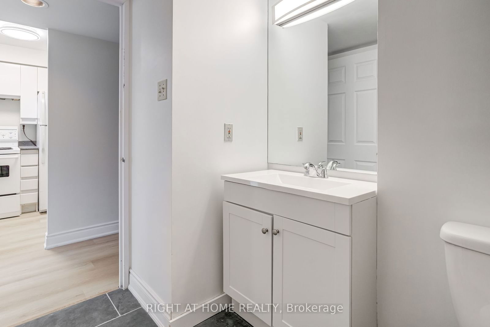 736 Bay St, unit 506 for sale