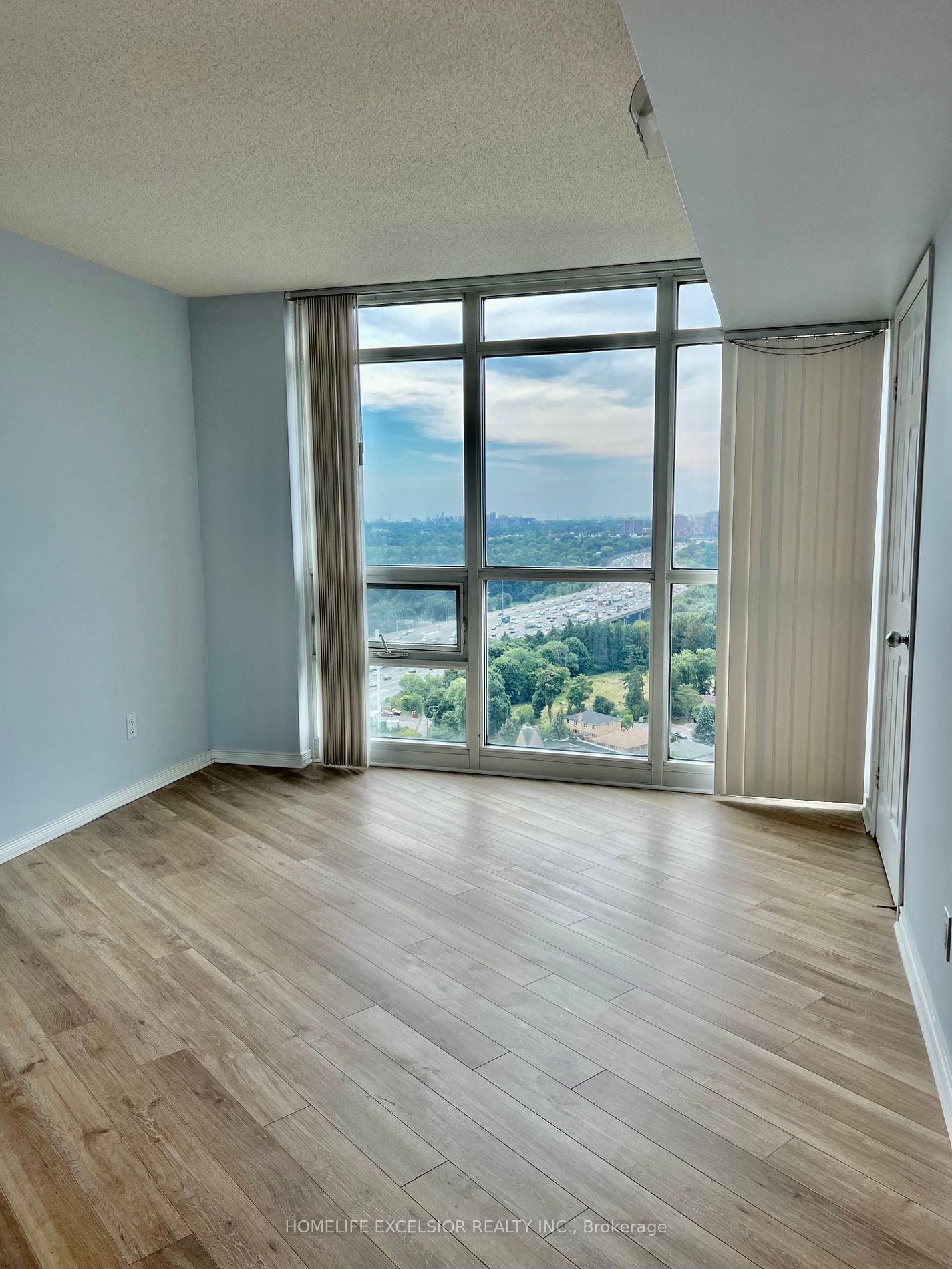 30 Harrison Garden Blvd W, unit 2805 for rent