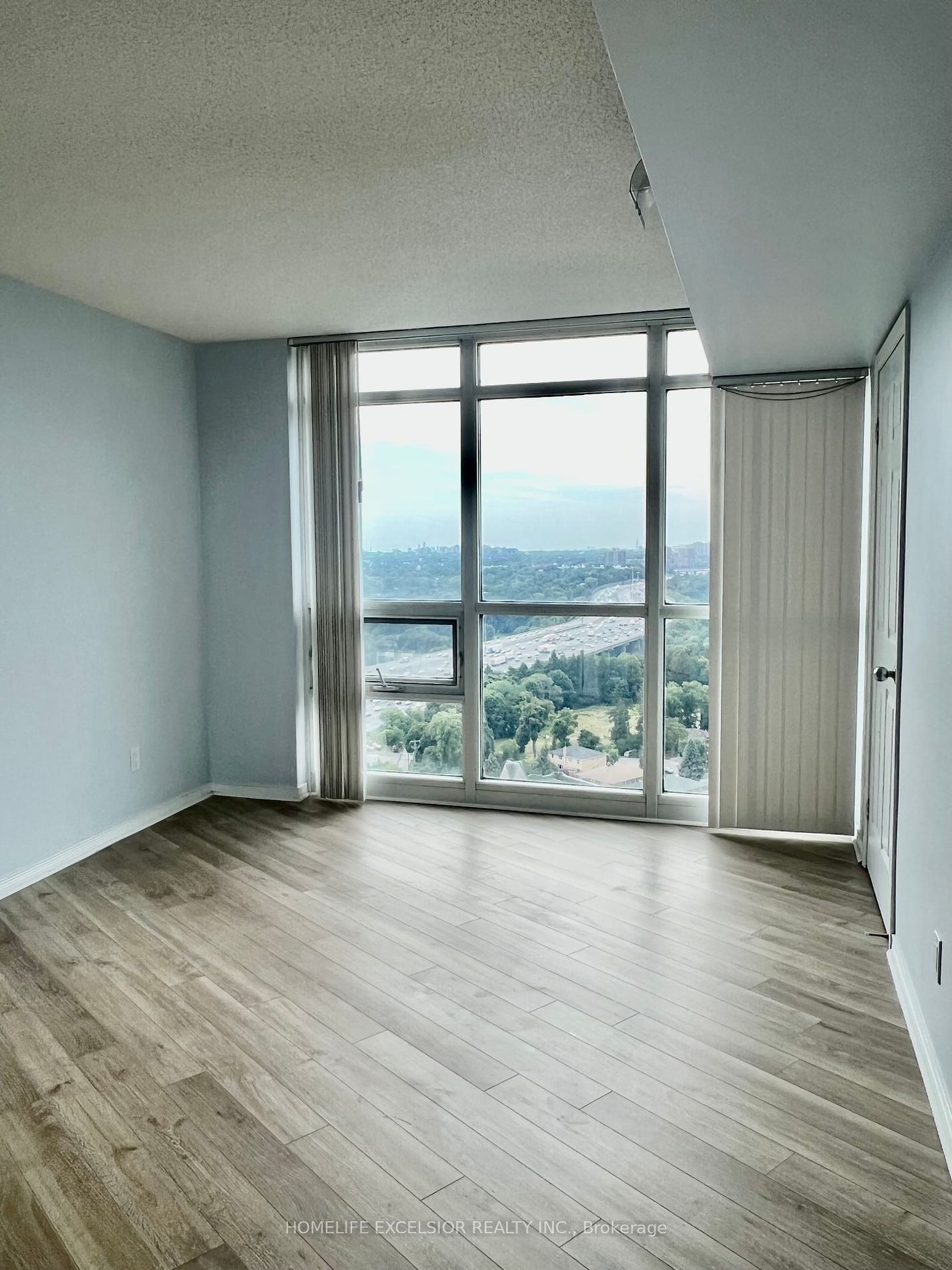 30 Harrison Garden Blvd W, unit 2805 for rent