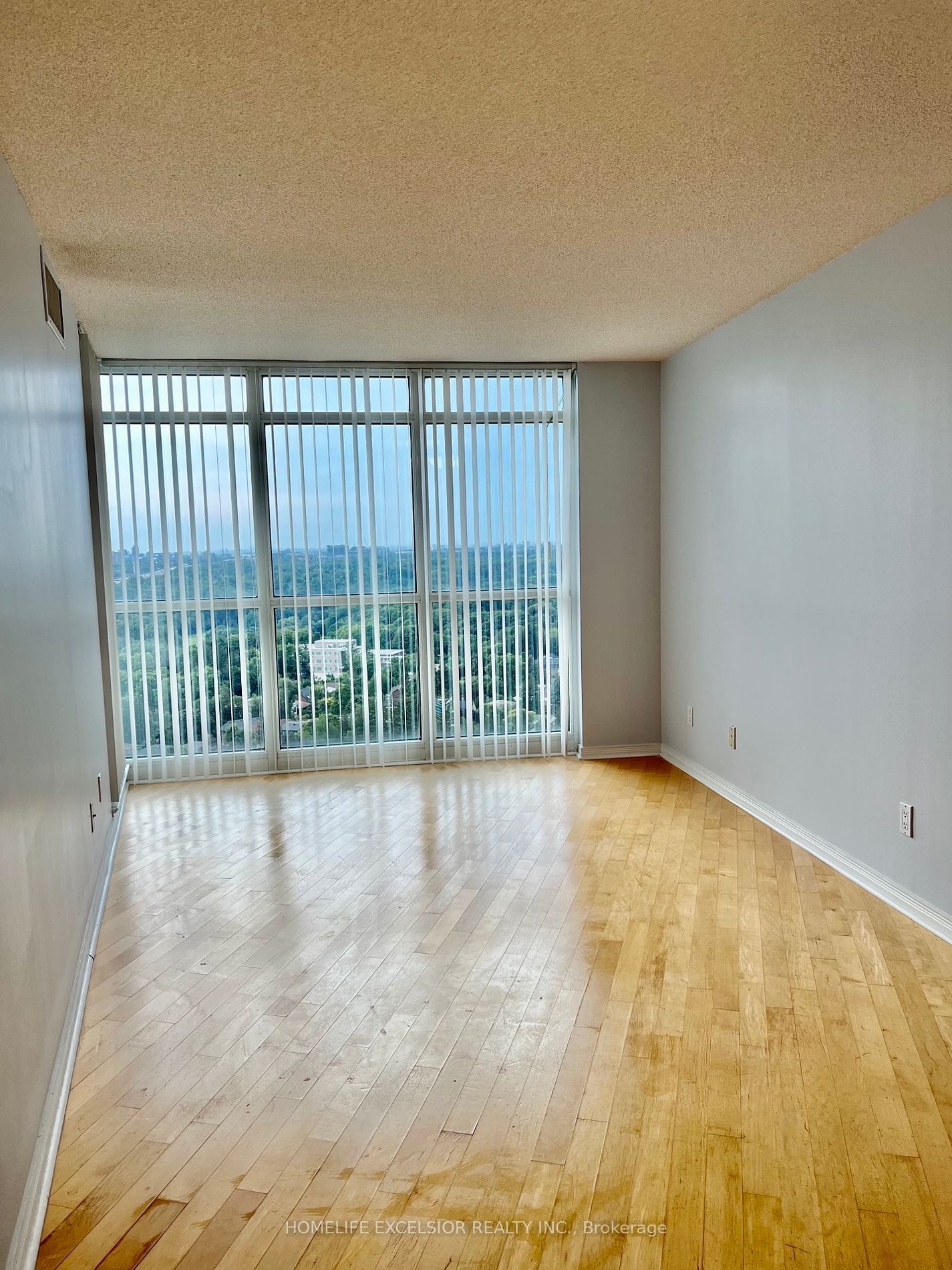 30 Harrison Garden Blvd W, unit 2805 for rent - image #7