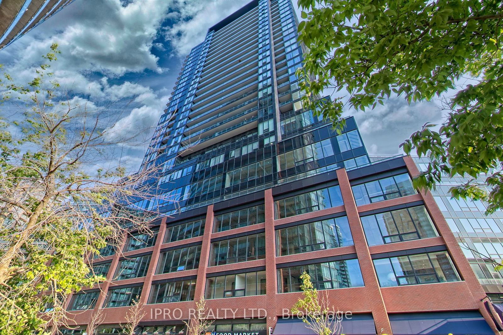 135 East Liberty St, unit 806 for sale - image #3