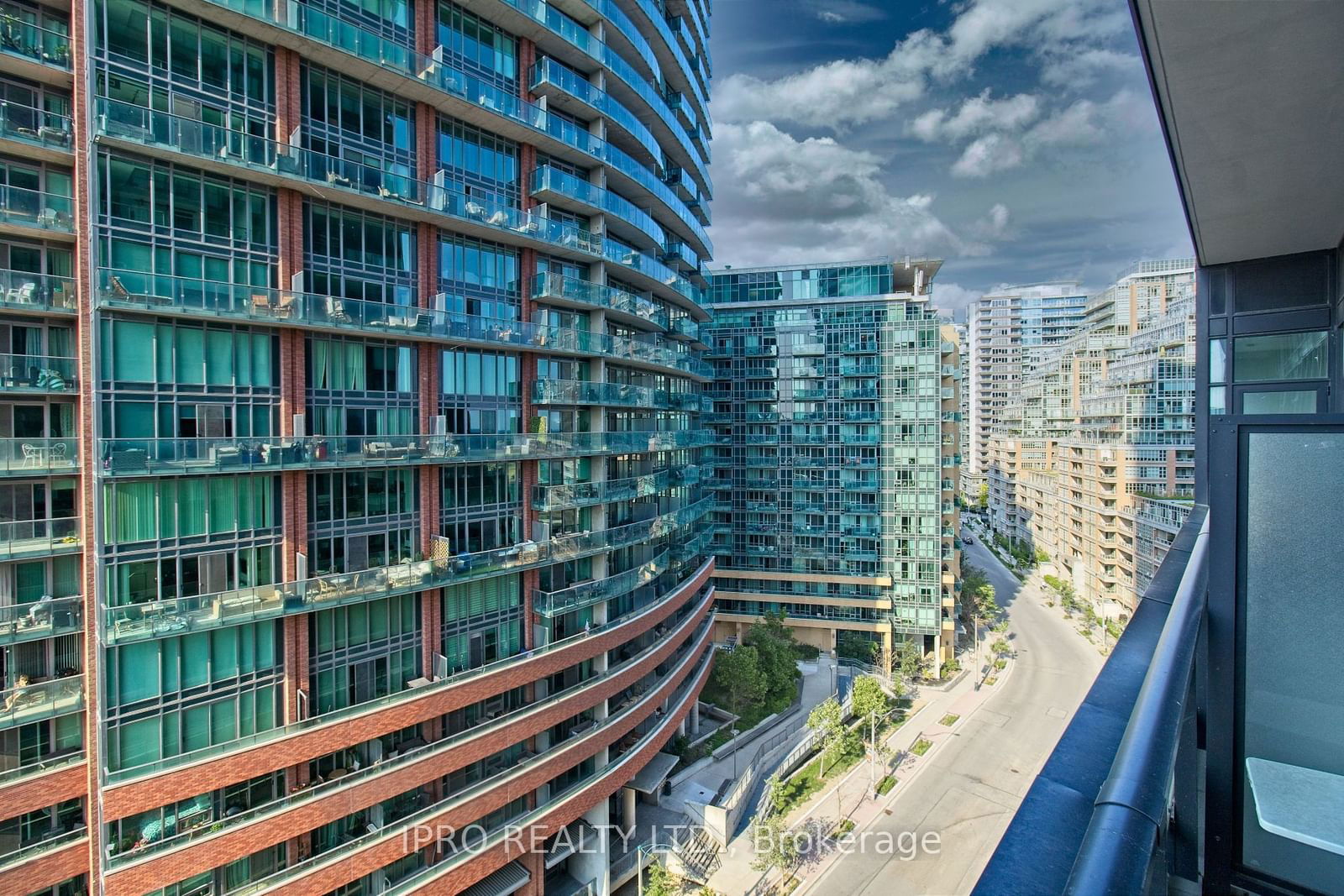 135 East Liberty St, unit 806 for sale - image #32