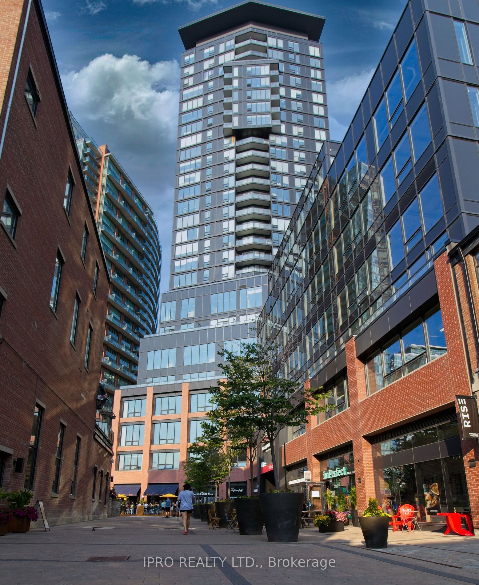 135 East Liberty St, unit 806 for sale - image #4