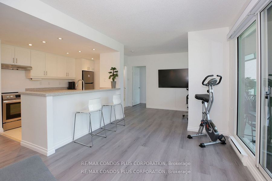 77 Harbour Sq, unit 601 for sale - image #9