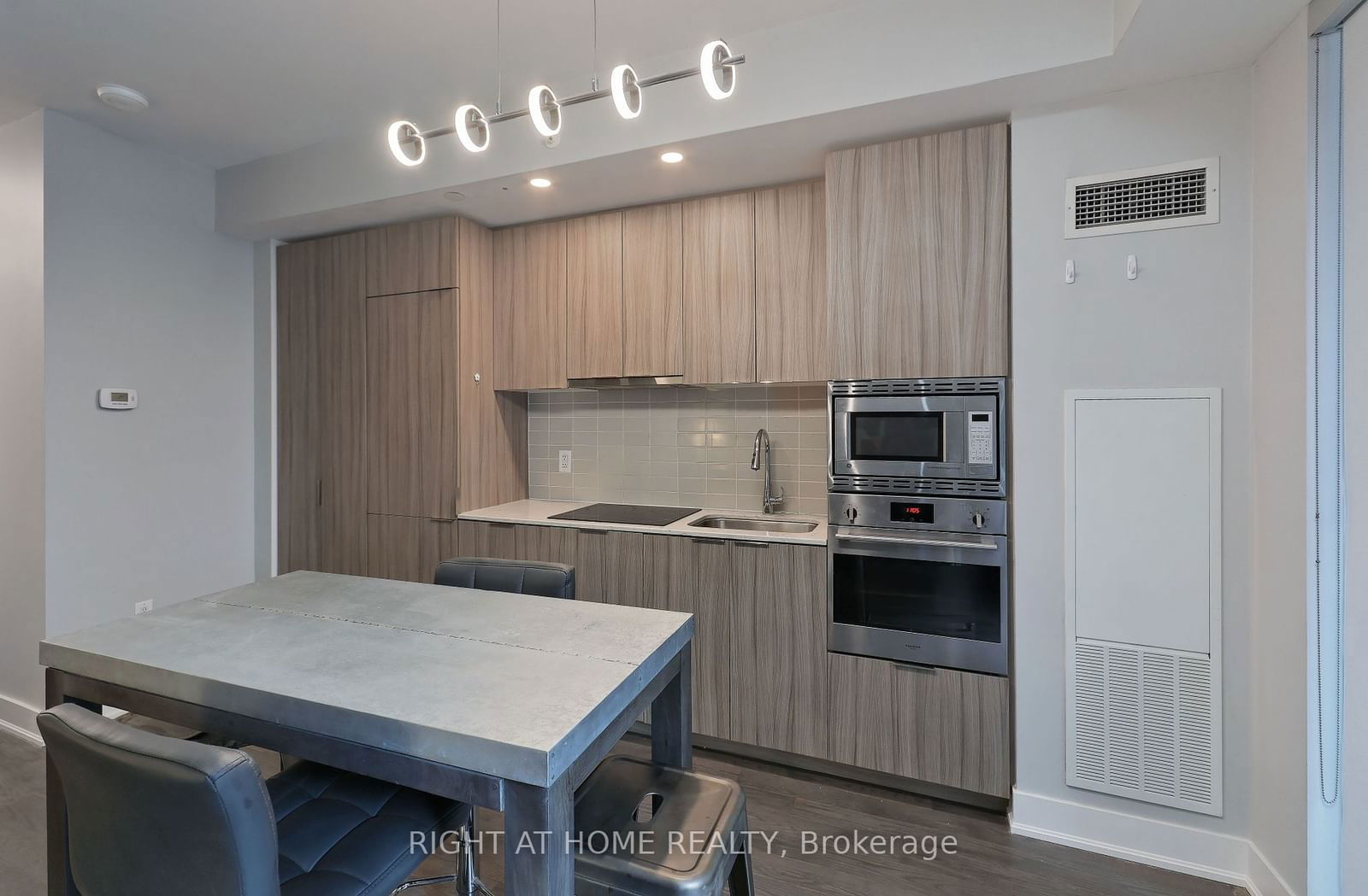 955 Bay St, unit 605 for rent