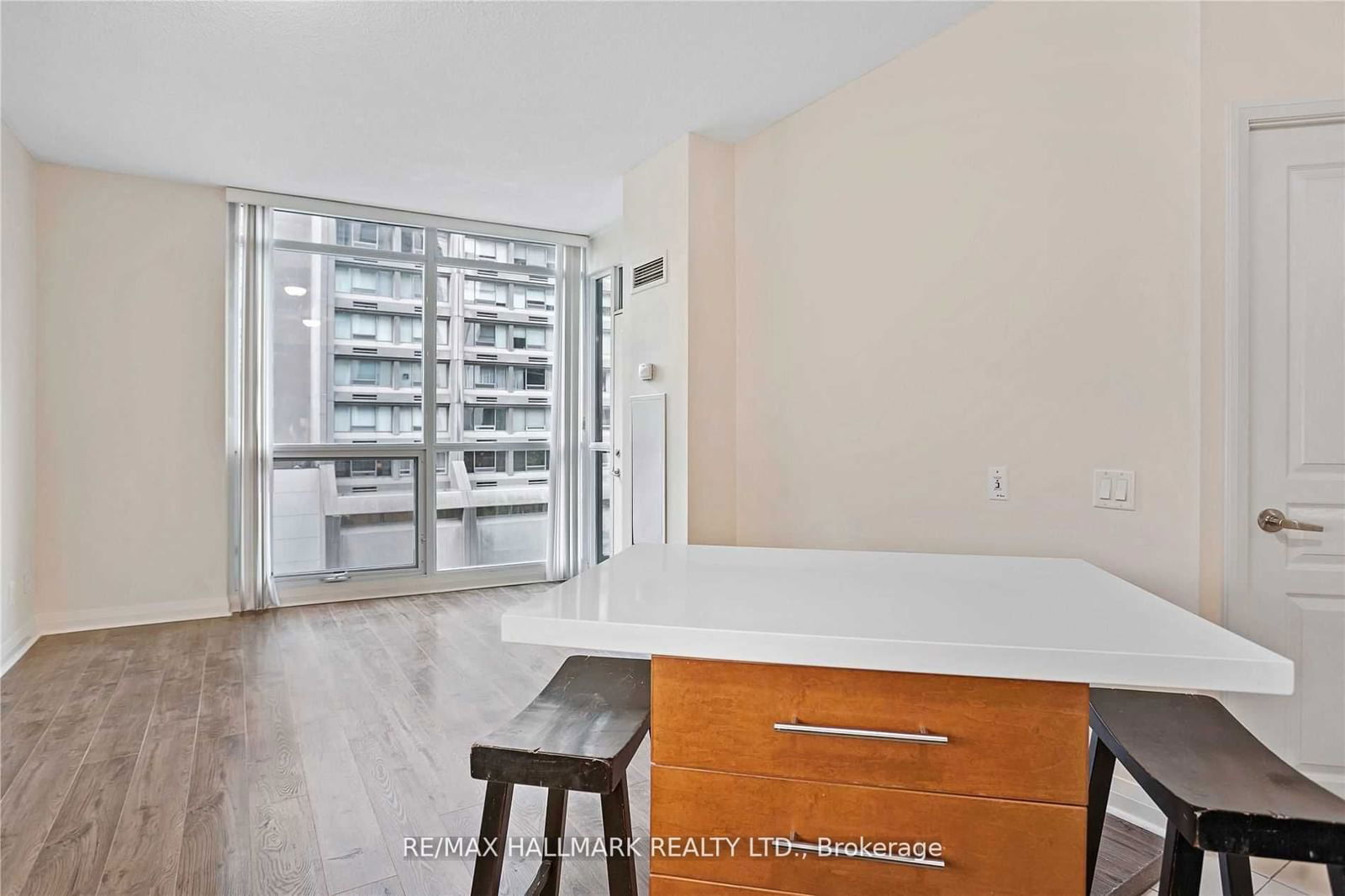 1121 Bay St, unit 505 for sale - image #8