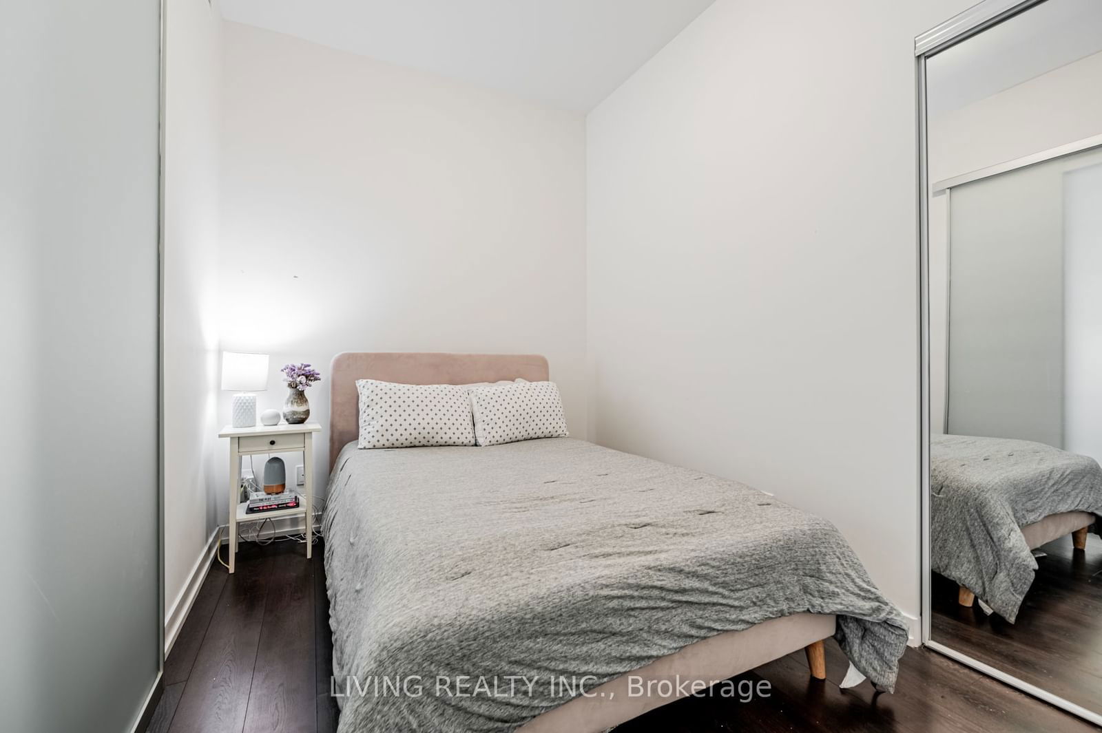 297 College St, unit 701 for rent - image #13