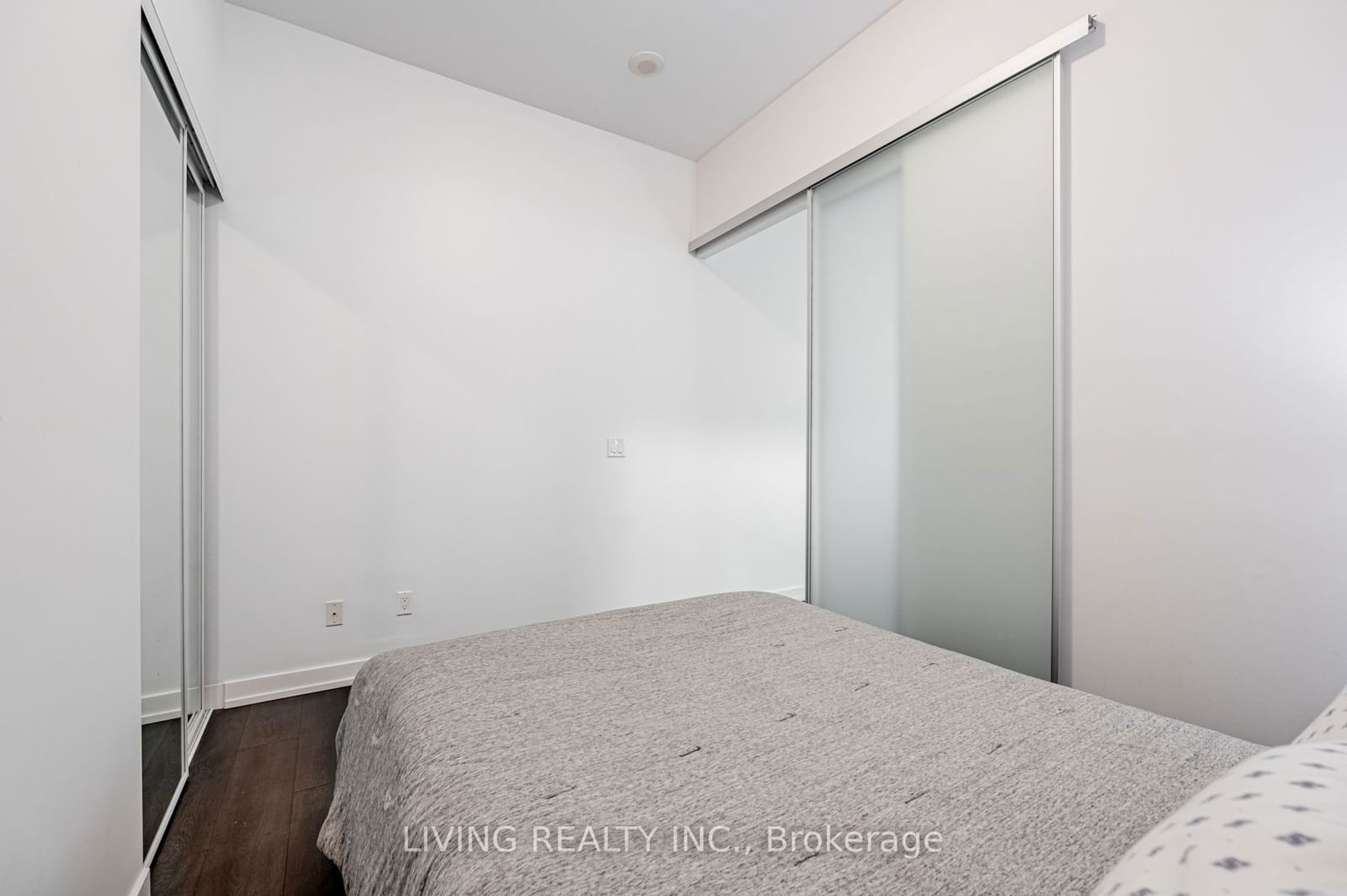 297 College St, unit 701 for rent - image #15