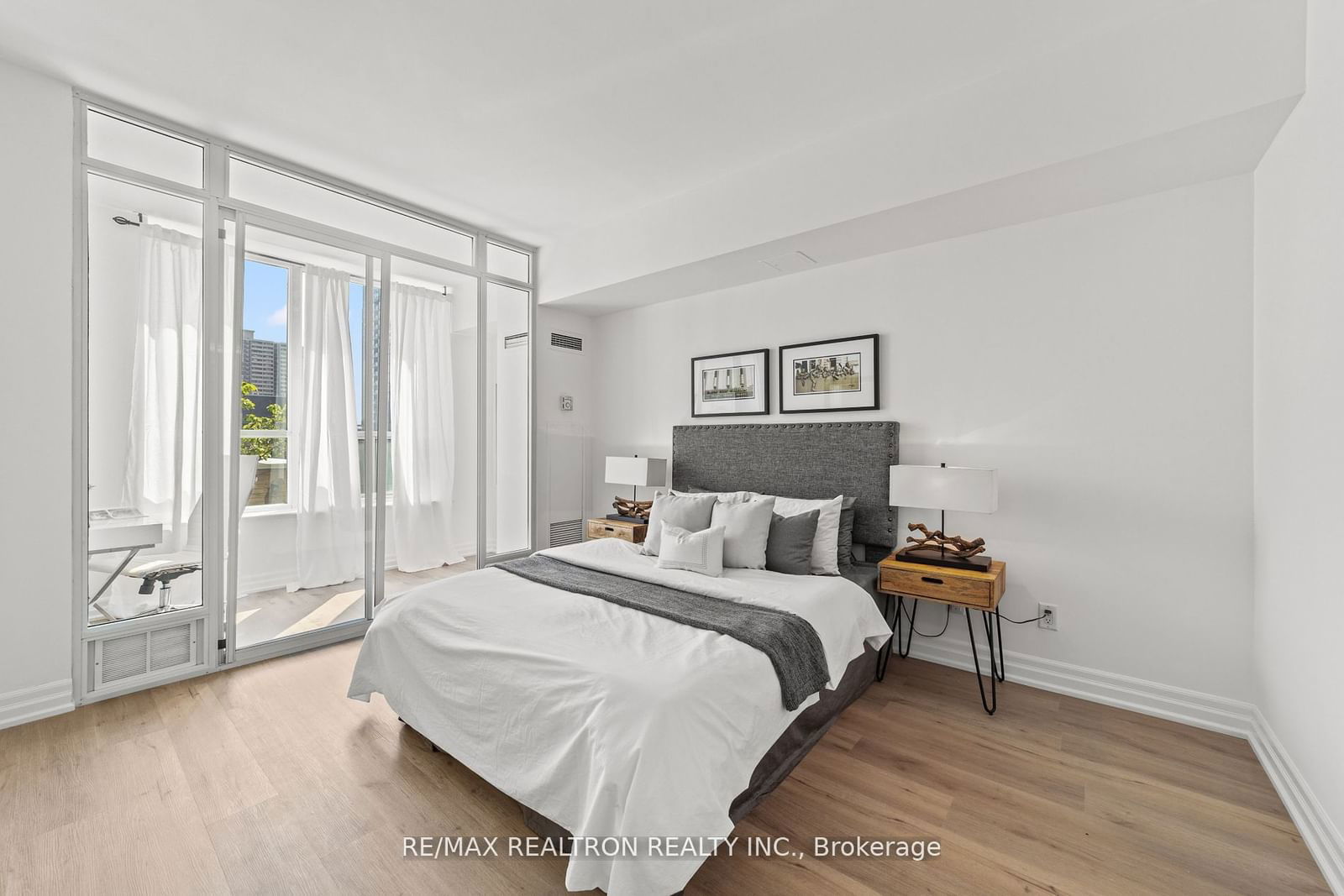 70 Alexander St, unit 707 for sale