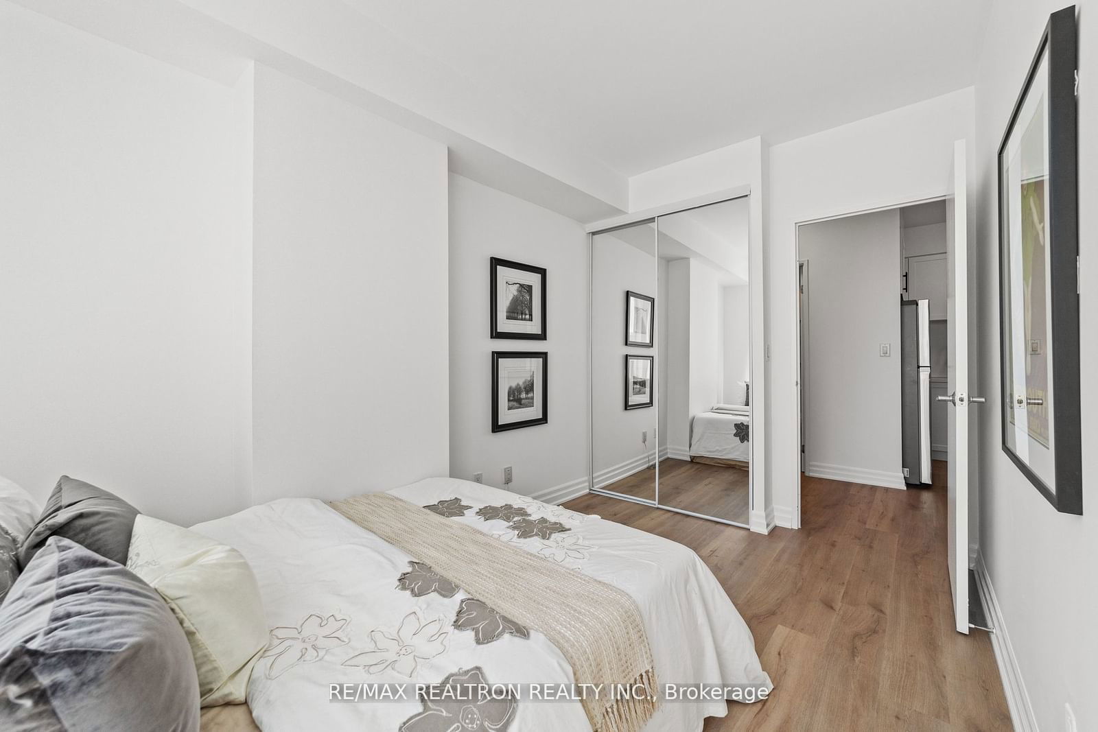 70 Alexander St, unit 707 for sale - image #16