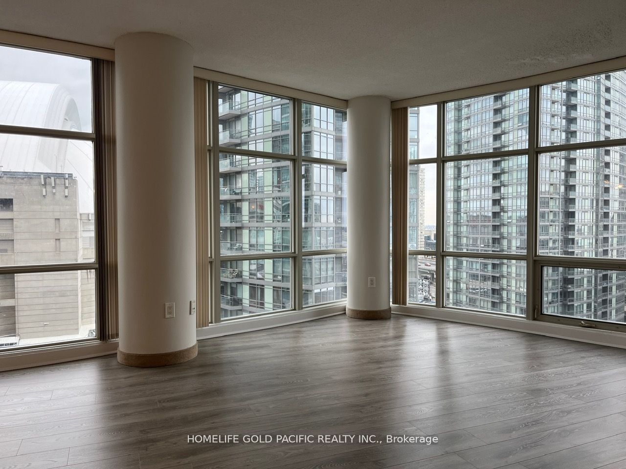 10 Navy Wharf Crt, unit 1209 for rent