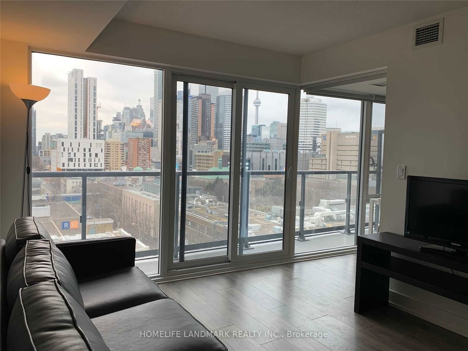 89 Mcgill St, unit 909 for rent - image #6