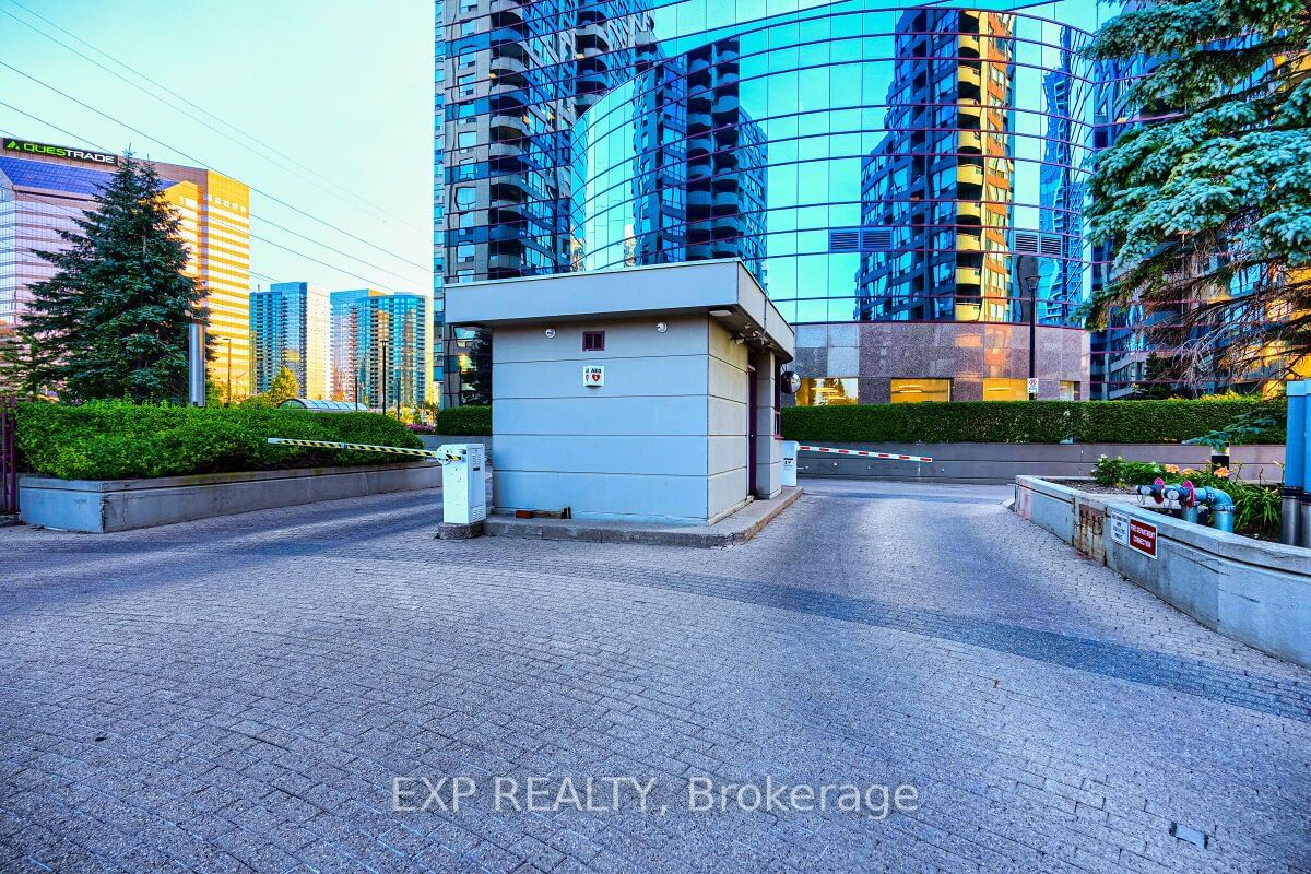 5765 Yonge St, unit Ph601 for sale - image #39