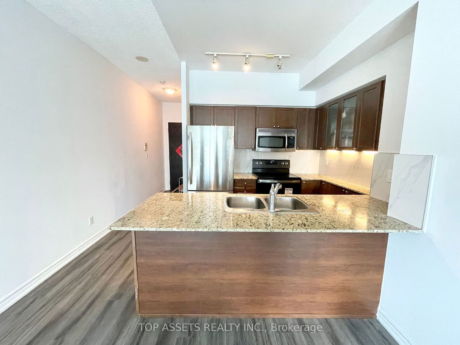 761 Bay St, unit 3306 for rent