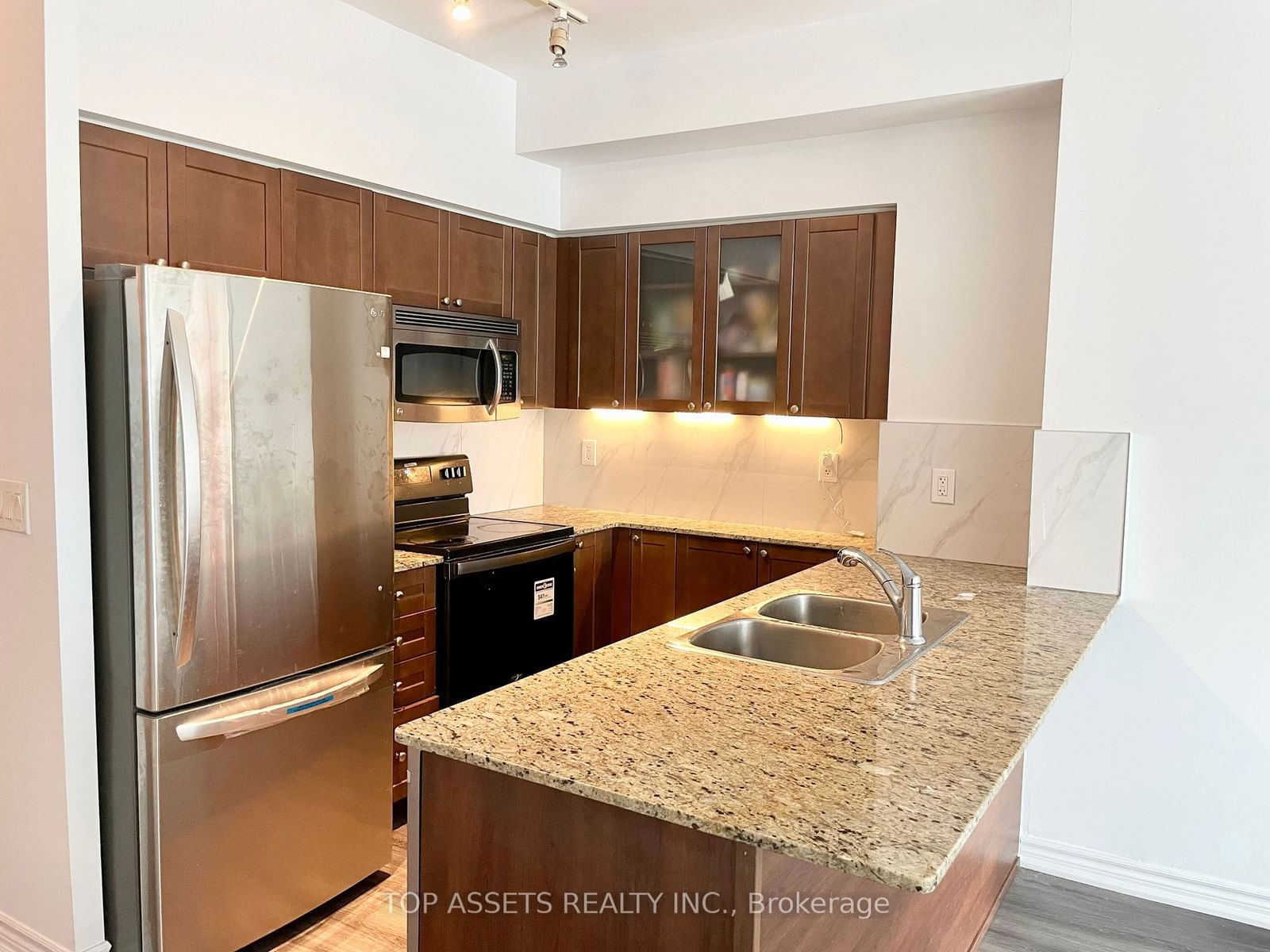 761 Bay St, unit 3306 for rent