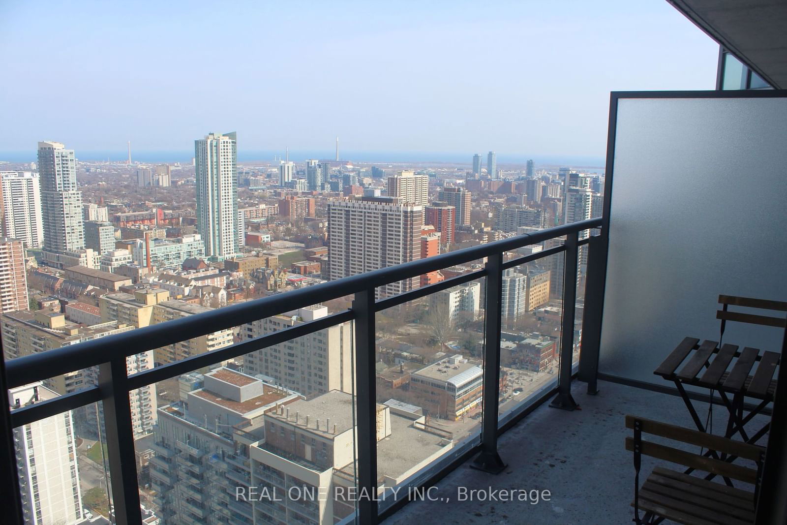 45 Charles St E, unit 4210 for rent