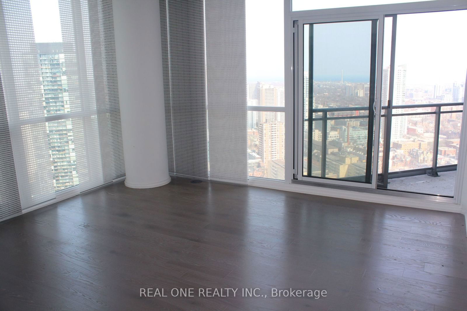 45 Charles St E, unit 4210 for rent