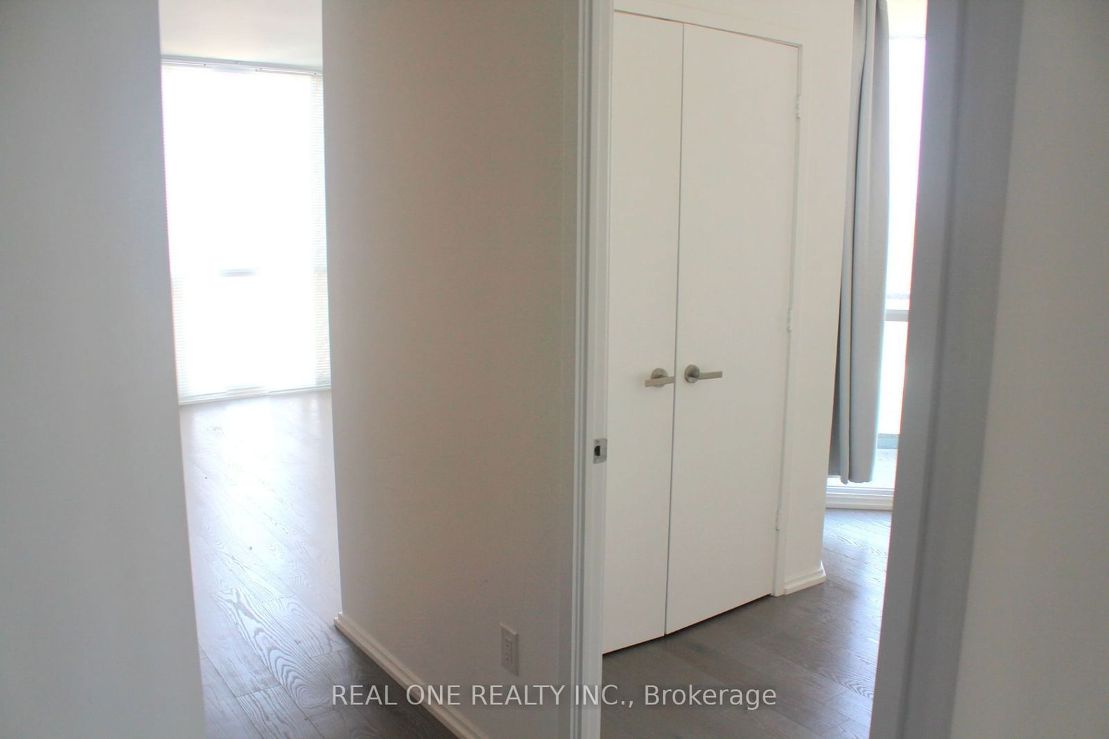 45 Charles St E, unit 4210 for rent - image #8