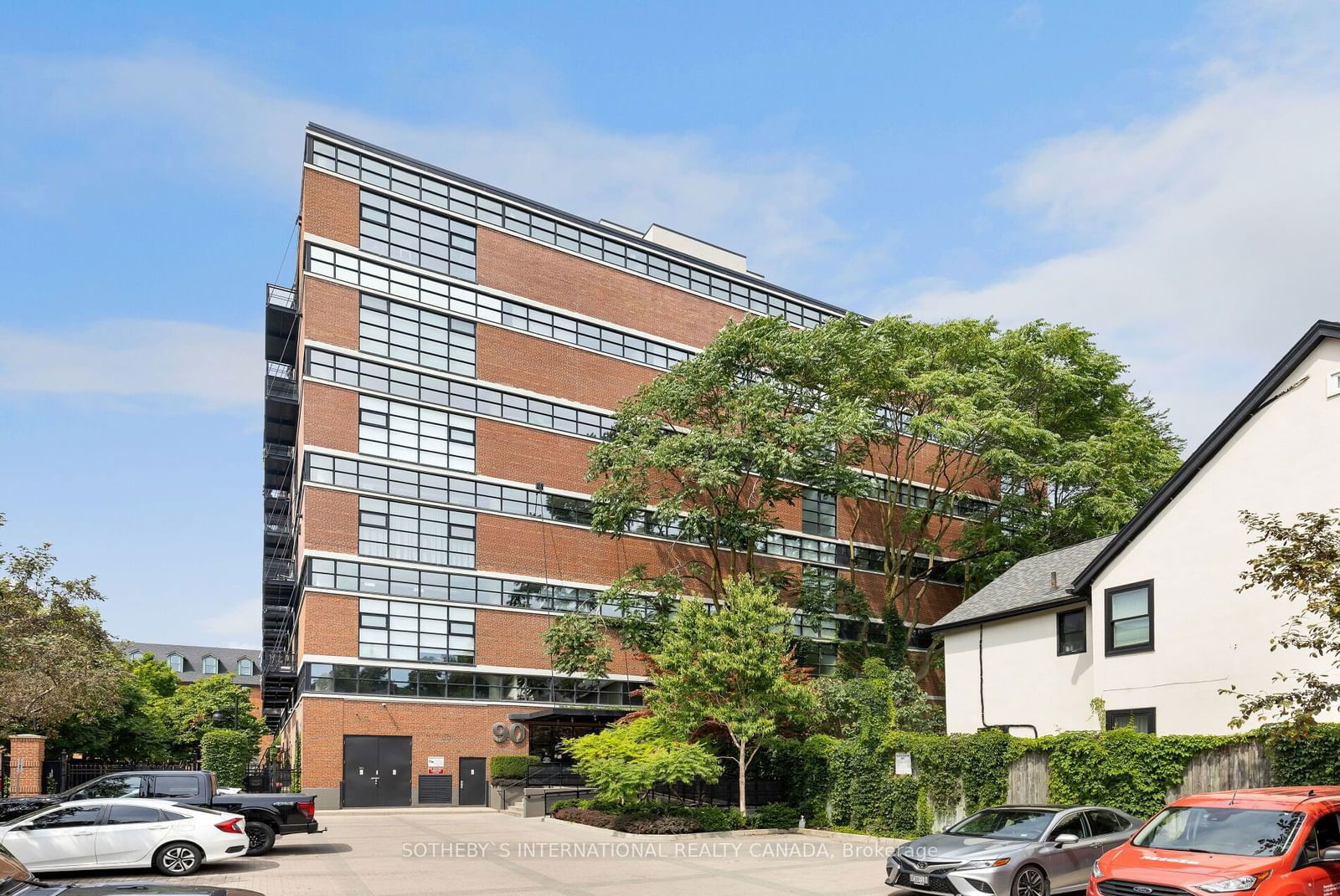 90 Sumach St, unit 702 for sale - image #2