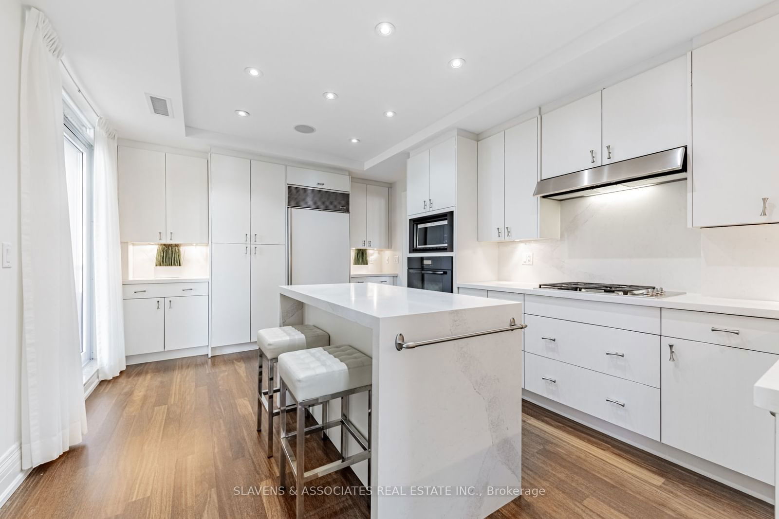 68 Yorkville Ave, unit 1002 for rent