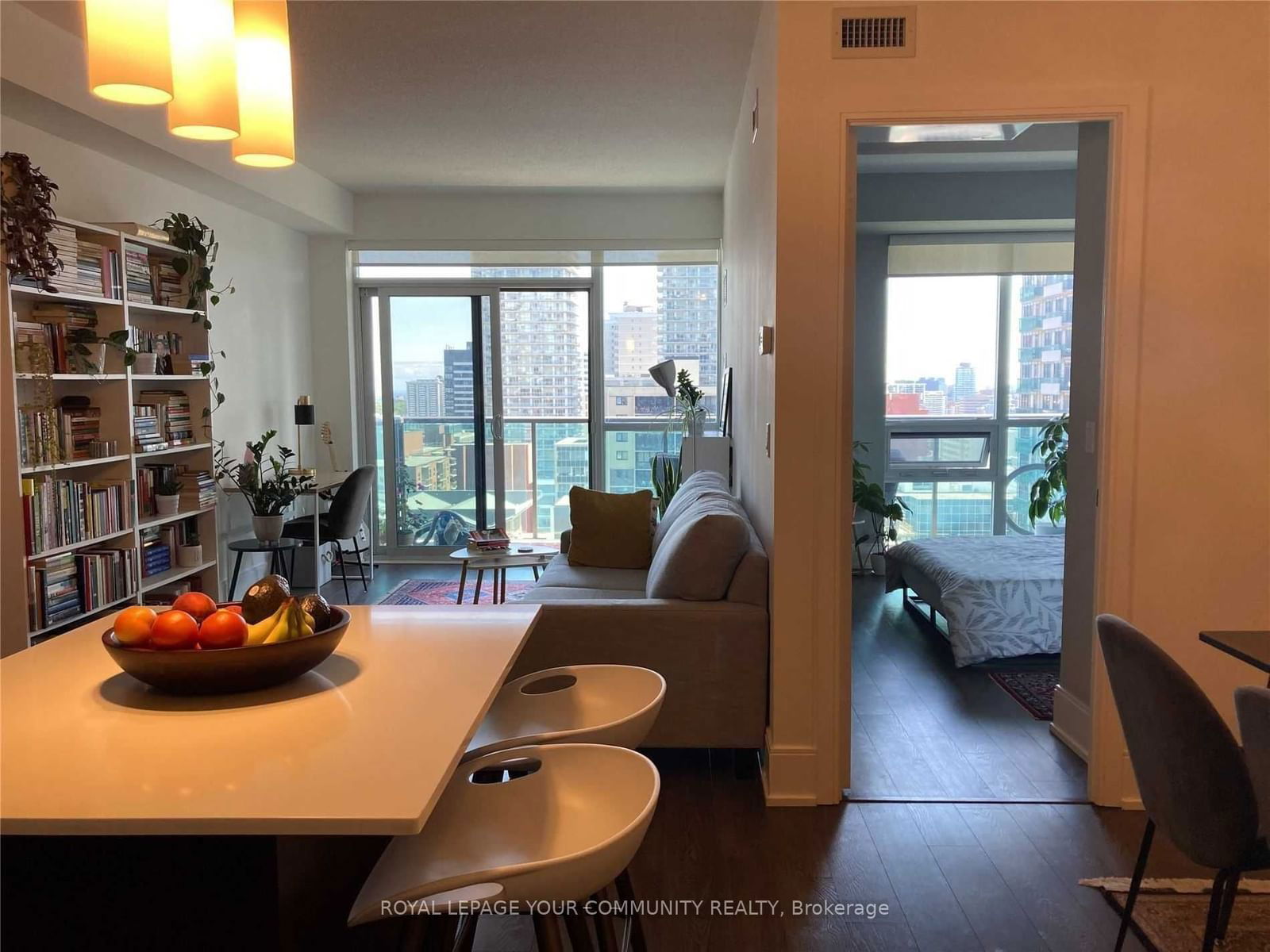 25 Broadway Ave, unit 1608 for rent - image #2