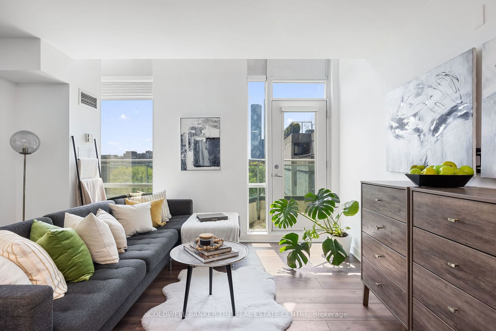 77 Lombard St, unit 712 for sale - image #1