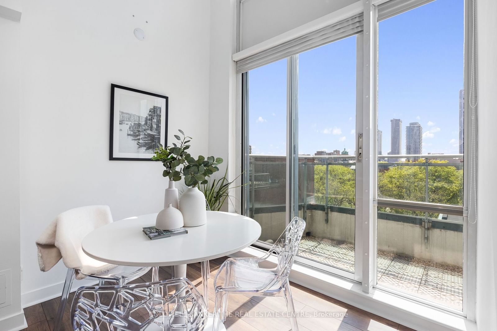 77 Lombard St, unit 712 for sale - image #4