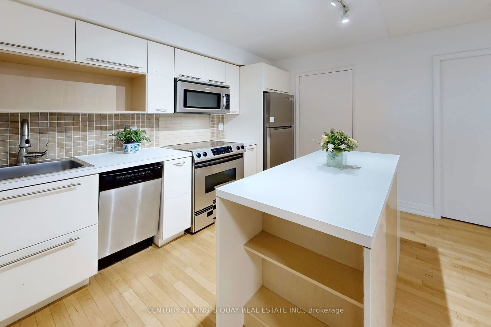 21 Carlton St, unit 1301 for rent - image #8