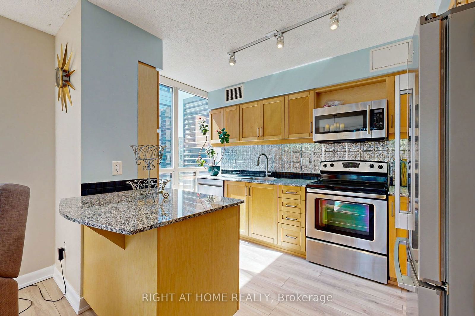 33 Sheppard Ave E, unit 1503 for sale - image #5