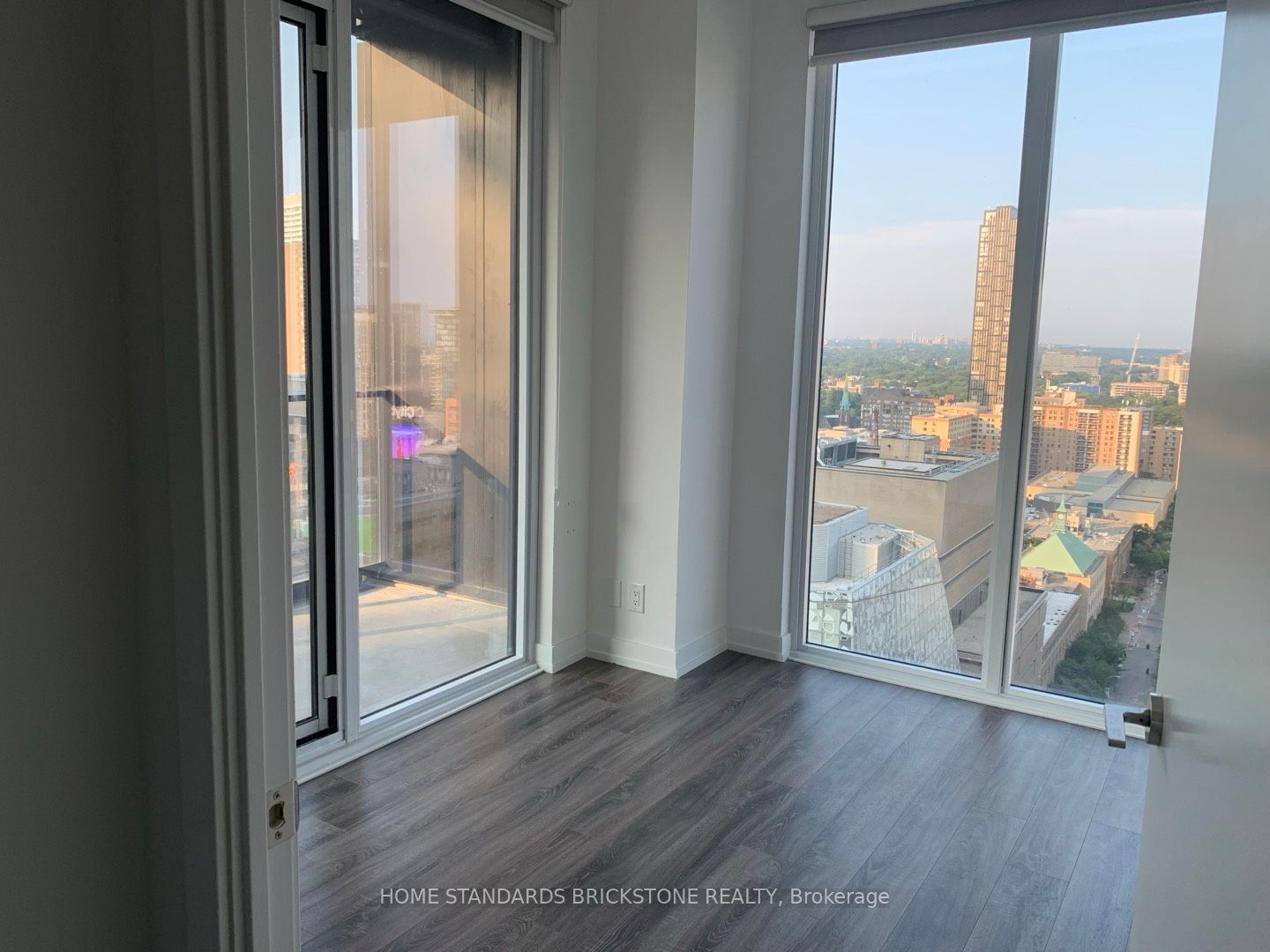 20 Edward St, unit 2102 for rent