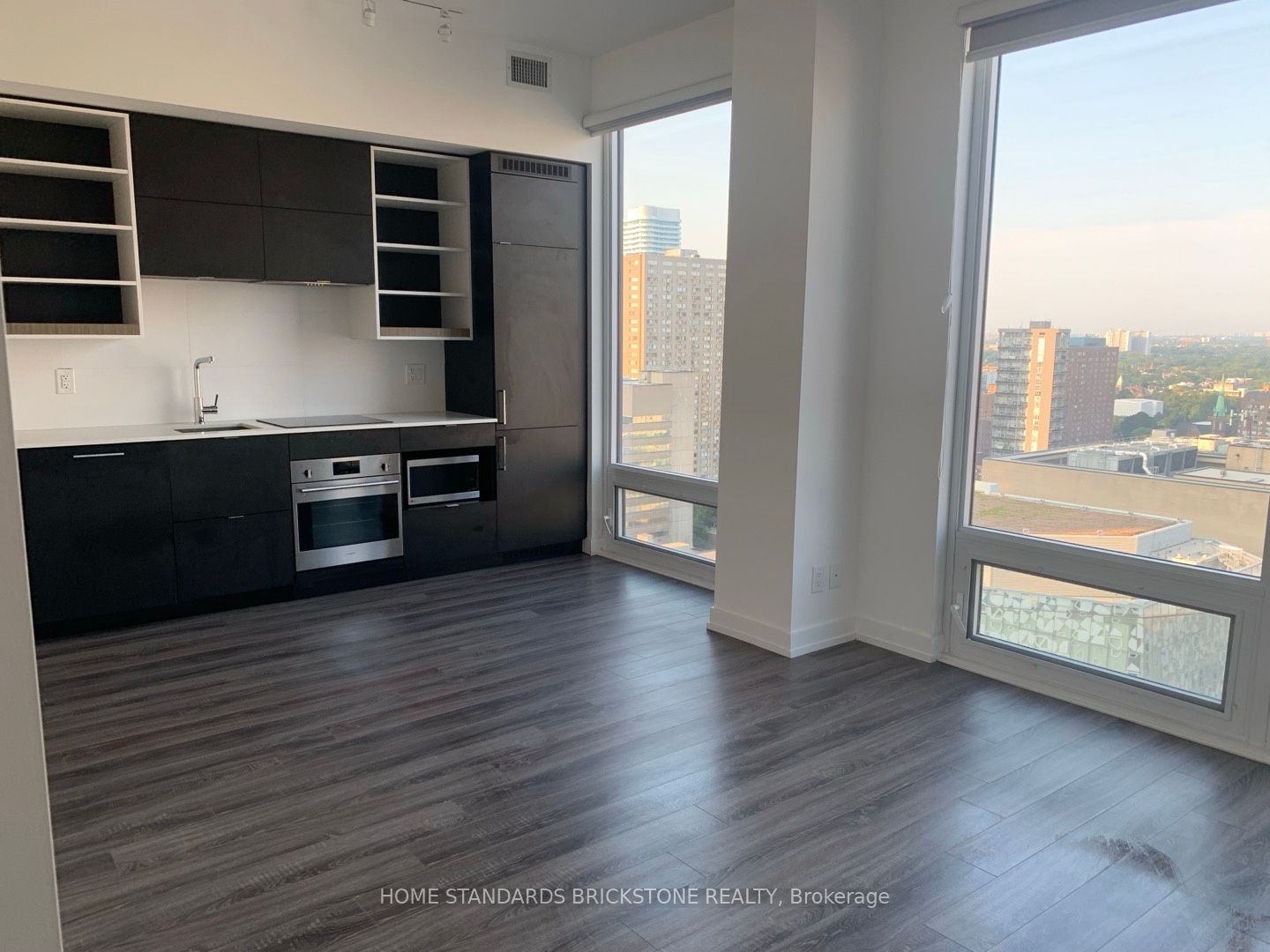 20 Edward St, unit 2102 for rent