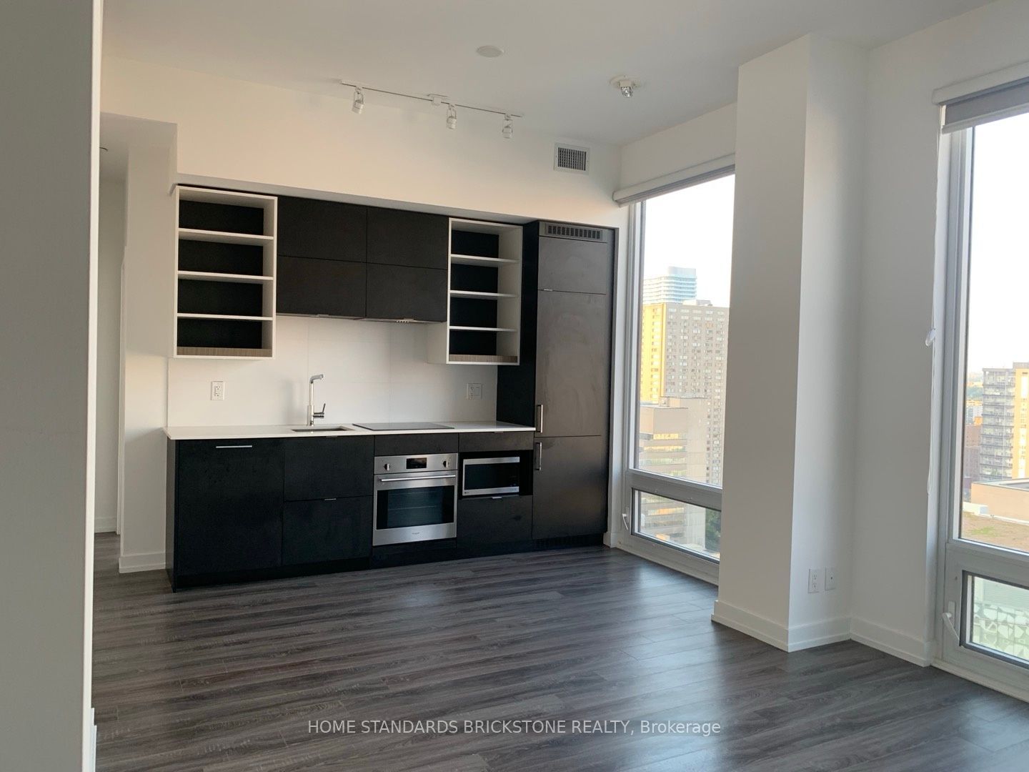 20 Edward St, unit 2102 for rent