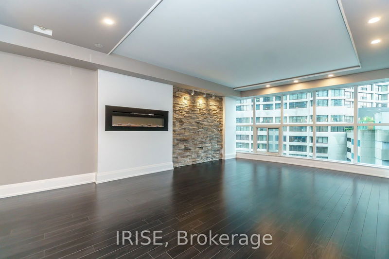 77 Harbour Sq W, unit 806 for sale