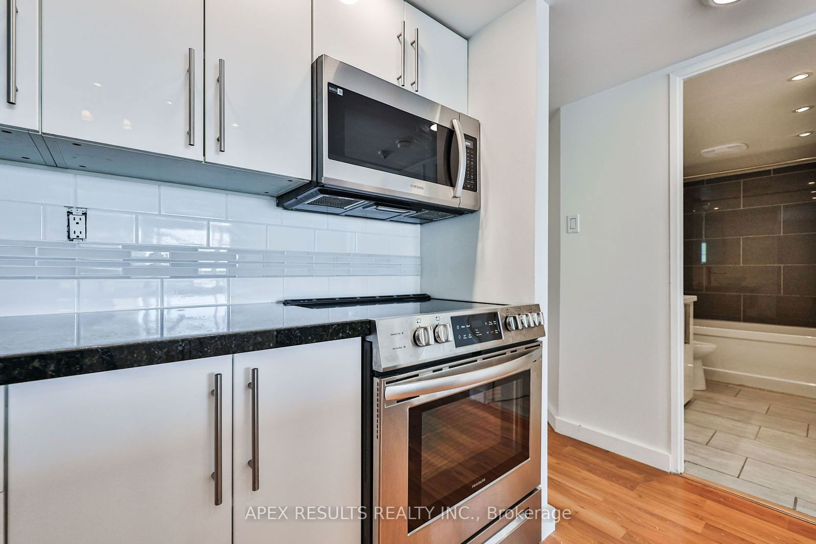 725 King St W, unit 901 for sale - image #4