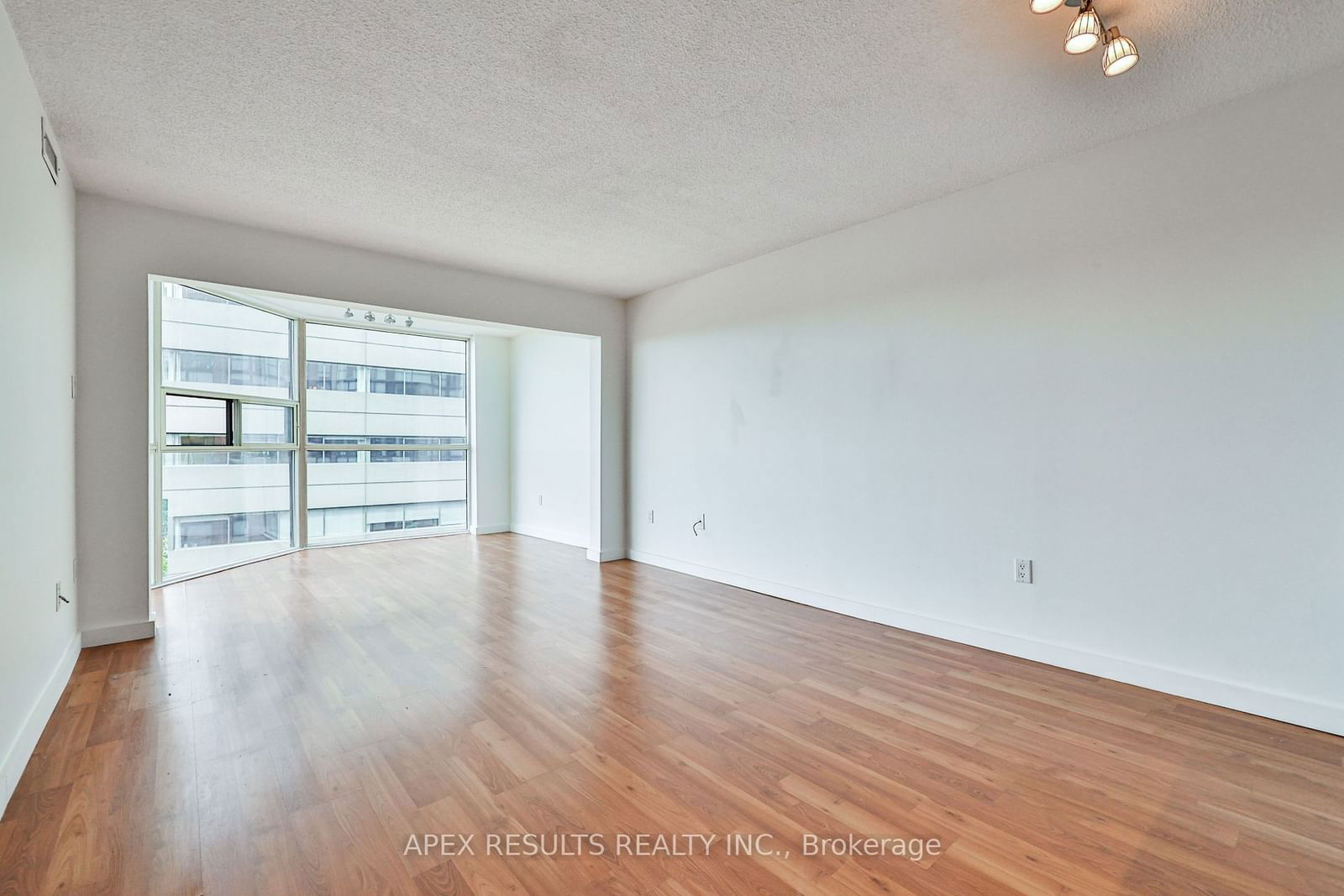 725 King St W, unit 901 for sale