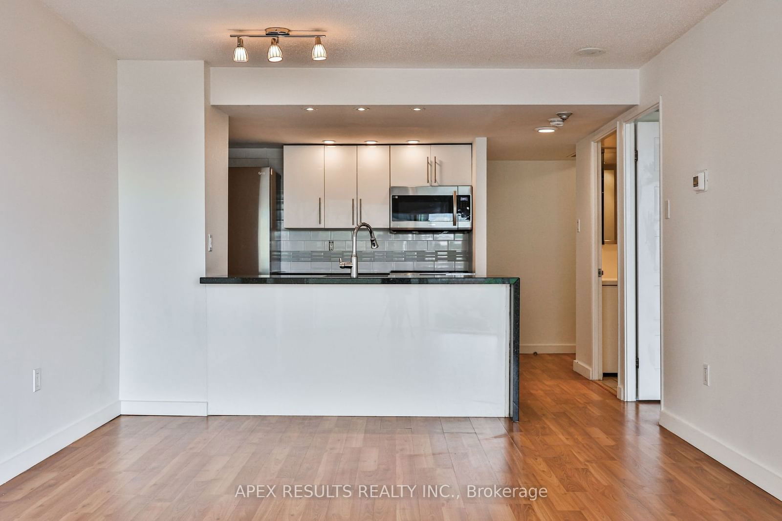 725 King St W, unit 901 for sale - image #7