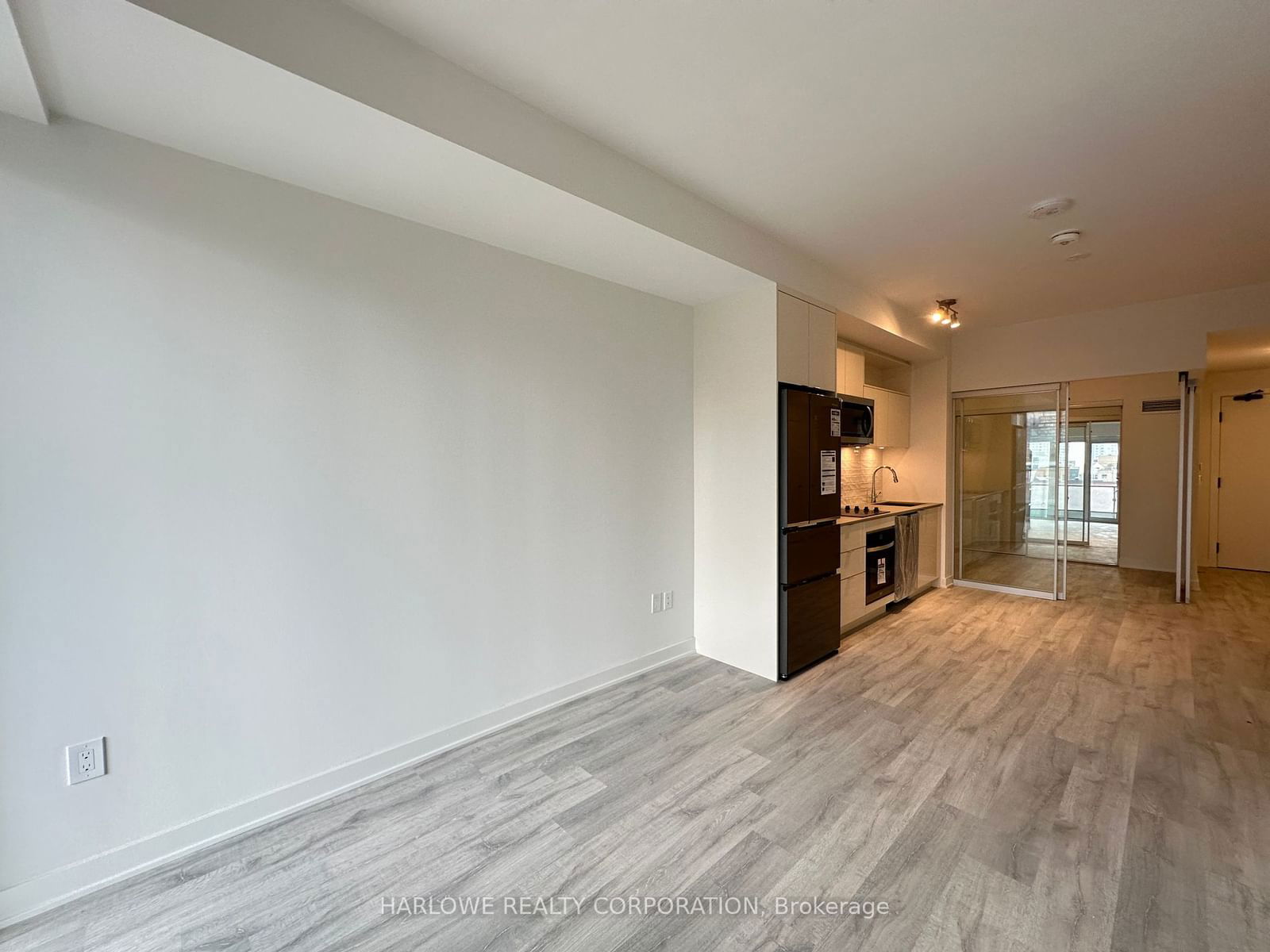 135 Lower Sherbourne St, unit 869 W for rent - image #3