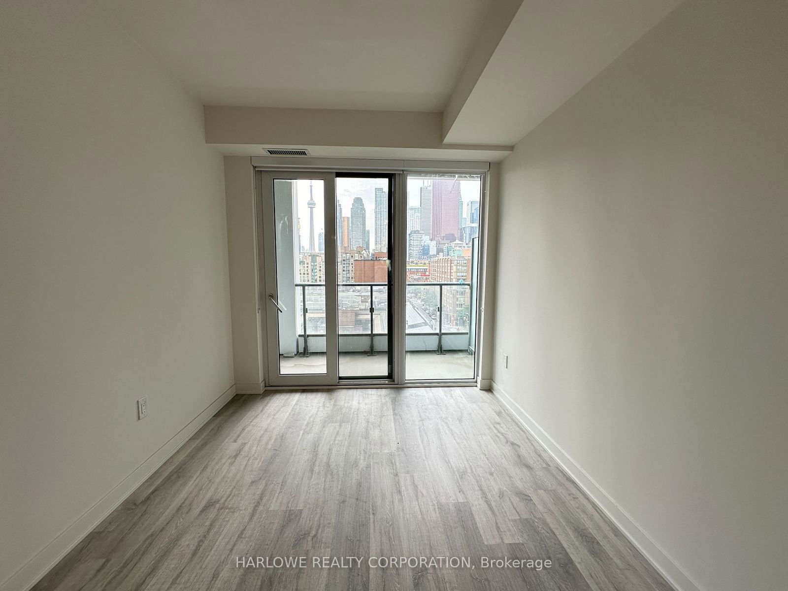 135 Lower Sherbourne St, unit 869 W for rent